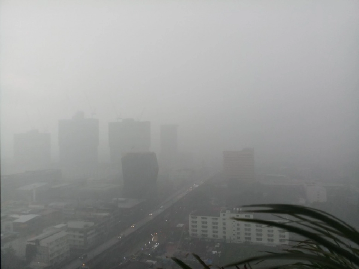 ประมวลภาพ ฝนถล่มกรุง น้ำท่วมขังรอการระบายหลายพื้นที่ 