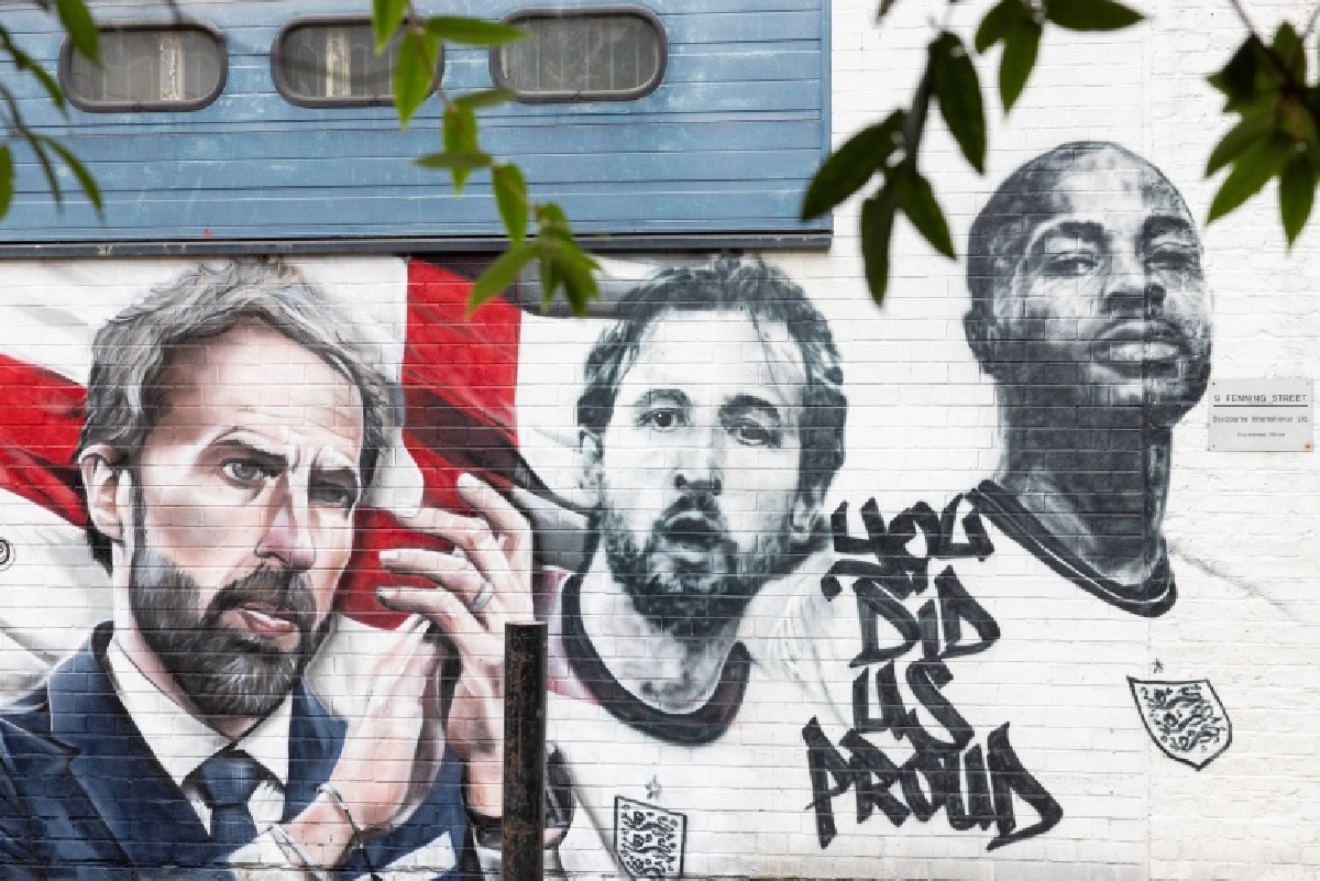 ผู้นำอังกฤษประกาศเล่นงานบริษัทอินเตอร์เน็ทปล่อยให้มีการ"เหยียดสีผิว"