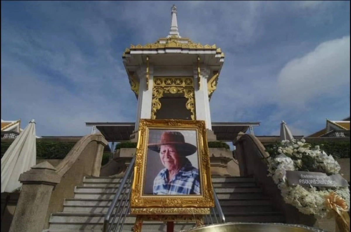 สะเทือนใจ "เป็ด เชิญยิ้ม" เปิดใจทั้งน้ำตา หลังโควิดพรากชีวิตทั้งพ่อและแม่ 