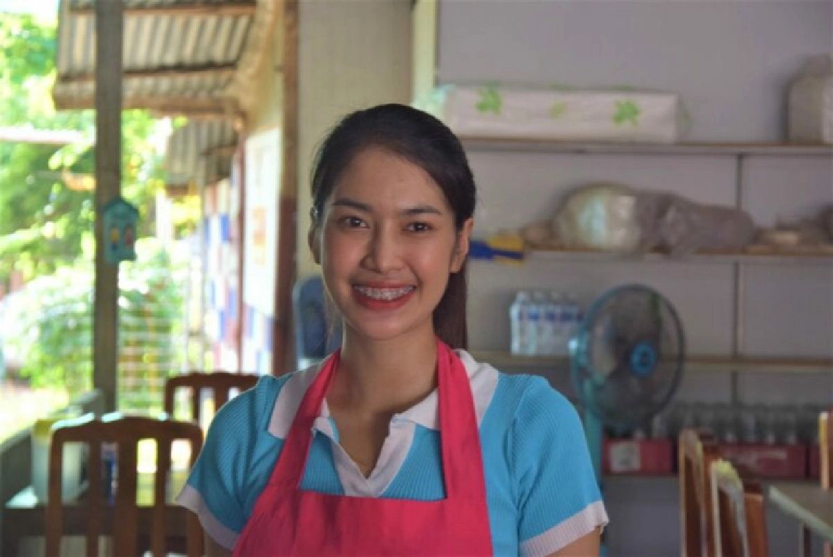 มิสแกรนด์เลย สู้โควิด เป็นเด็กเสิร์ฟร้านตามสั่ง