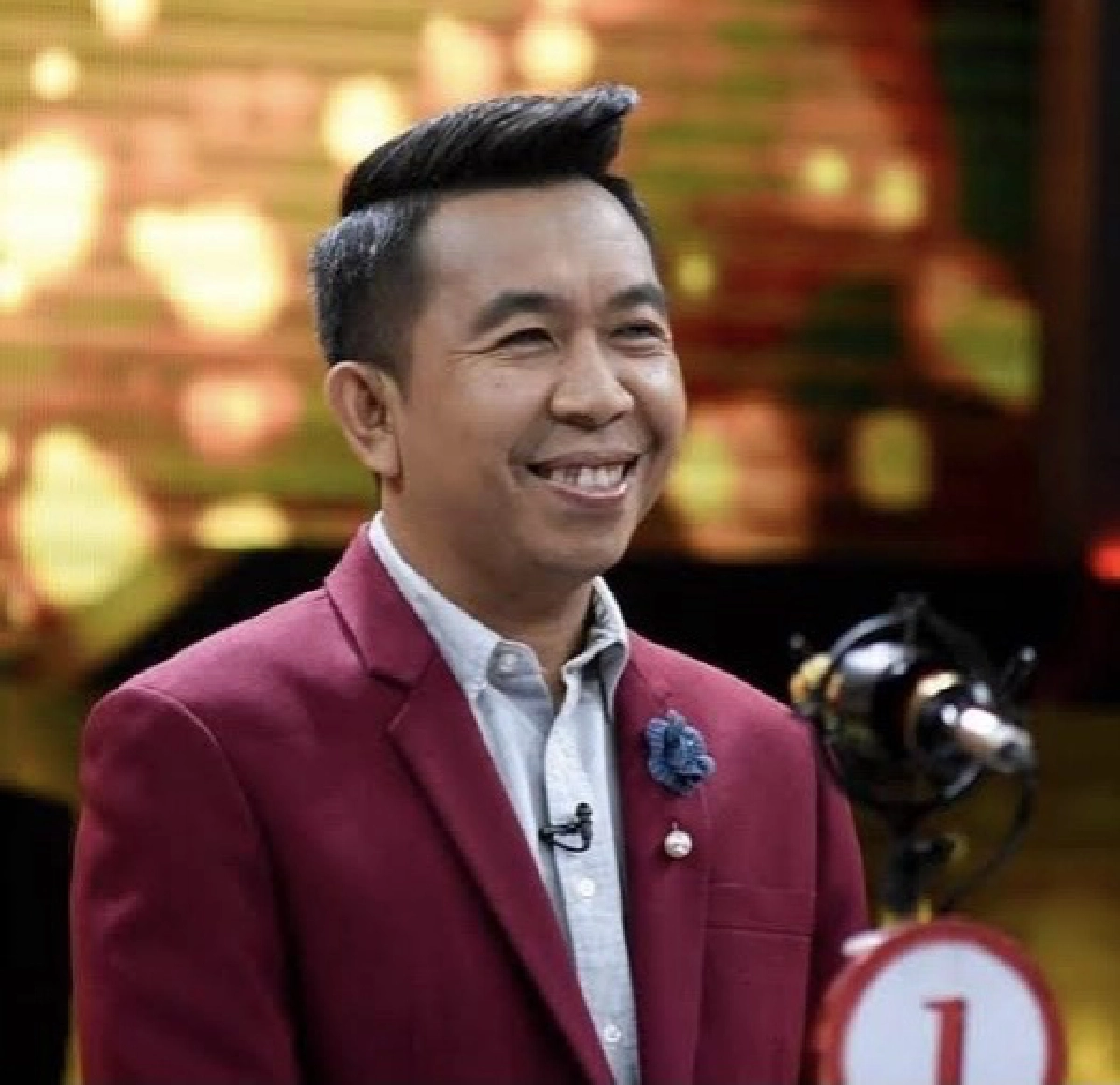  "เสนา ลิง" ทนไม่ไหวเมื่อเห็นภาพกลุ่มคนรอเตียงนอนใกล้ถังขยะติดเชื้อ ลั่น  เรามาถึงจุดนี้แล้ว