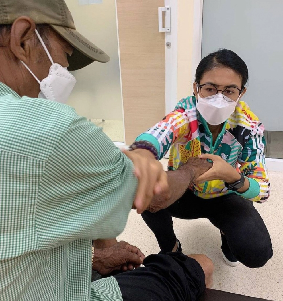 กังวลมาก "ตุ๊กตา อุบลวรรณ" เผย พ่อป่วยหลายโรครุมเร้า ล่าสุดขาลีบลง 
