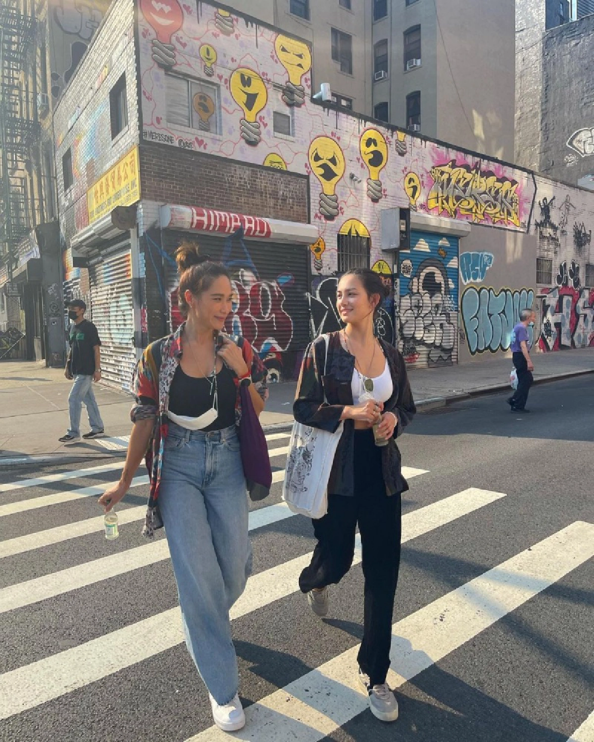 จิ้น"พลอย เฌอมาลย์"ควงดาราสาวหวานไกลถึง"นิวยอร์ก"