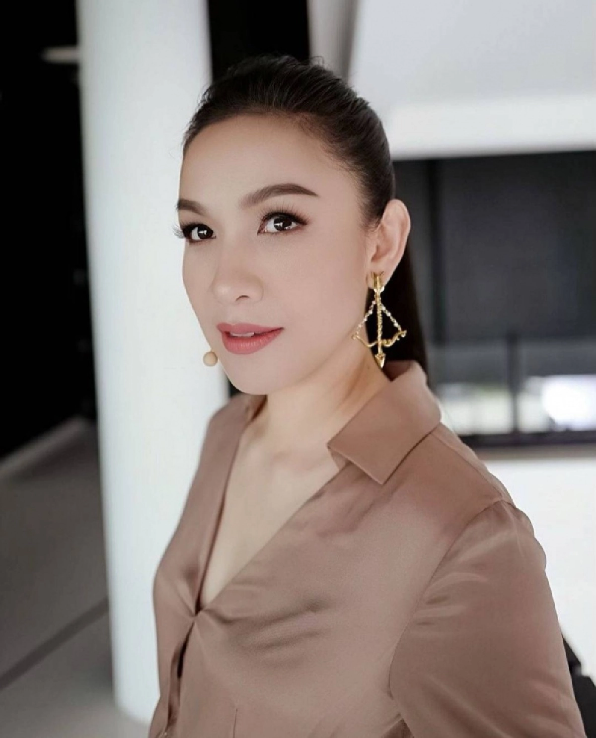 นางเอกตลอดกาล "กบ สุวนันท์" ส่งความห่วงใย ให้ดูแลตัวเองช่วงวัคซีนโควิดไม่เพียงพอ 