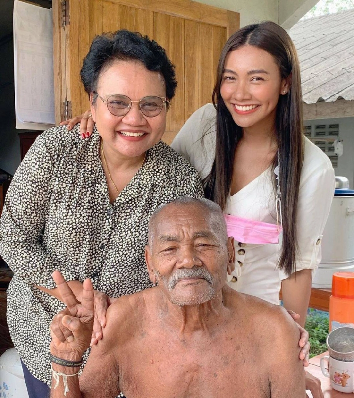  สุดเศร้า "แก้ม วิชญาณี" โพสต์อาลัยสูญเสีย "คุณตา" อันเป็นที่รัก 
