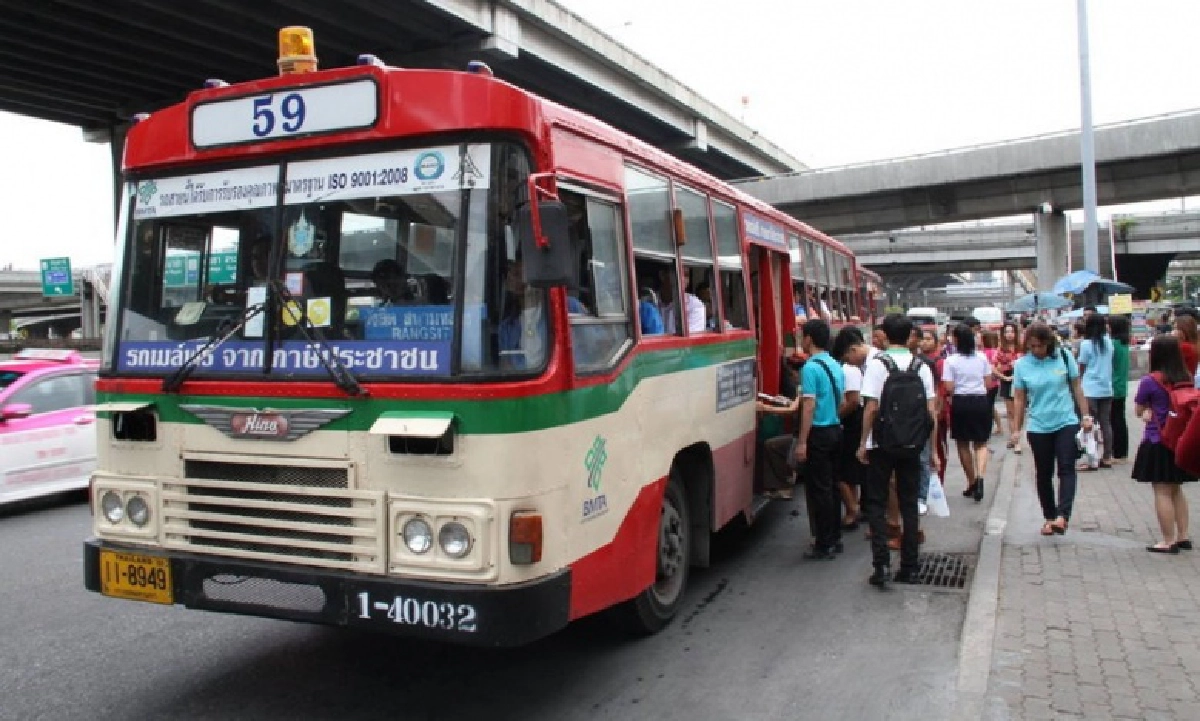 "ล็อกดาวน์" ขสมก.ปรับเวลาวิ่งรถ ตี 5- 3 ทุ่ม จำกัดผู้โดยสารไม่เกิน 50 % เริ่ม 21 ก.ค.