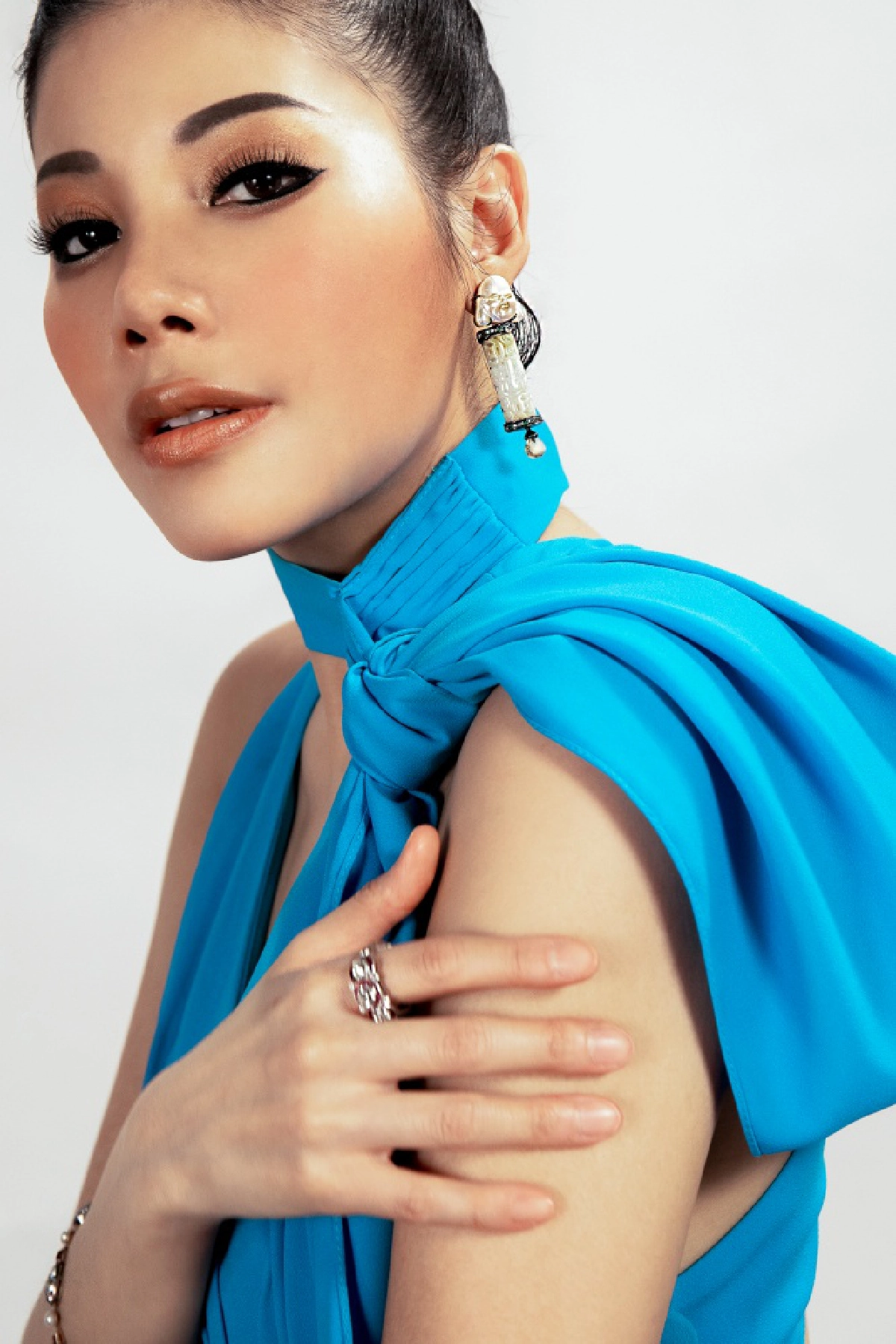 'อาย กมลเนตร' เกี่ยวก้อย 'แหวนแหวน ปวริศา' ร่วมส่งกำลังใจแก่ผู้ป่วยมะเร็งเต้านมผู้ยากไร้