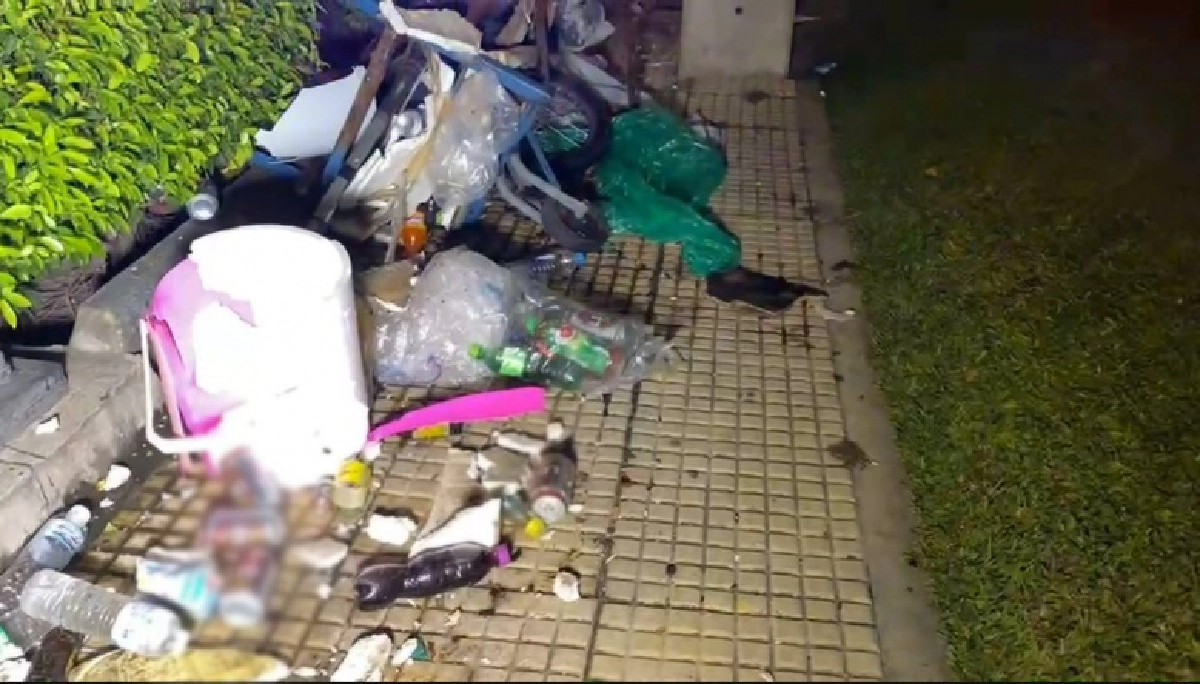 สลดกลางดึก กระบะพุ่งชน"ลุงรถเข็นขาย"ของสวนรถไฟดับคาถนน