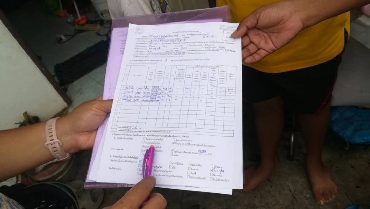 "น้ำตาไหล" ครูเทศบาล หิ้ว "โน๊ตบุ๊ค" ช่วยลูกศิษย์ "น้องไอวี่" ได้เรียนออนไลน์ 