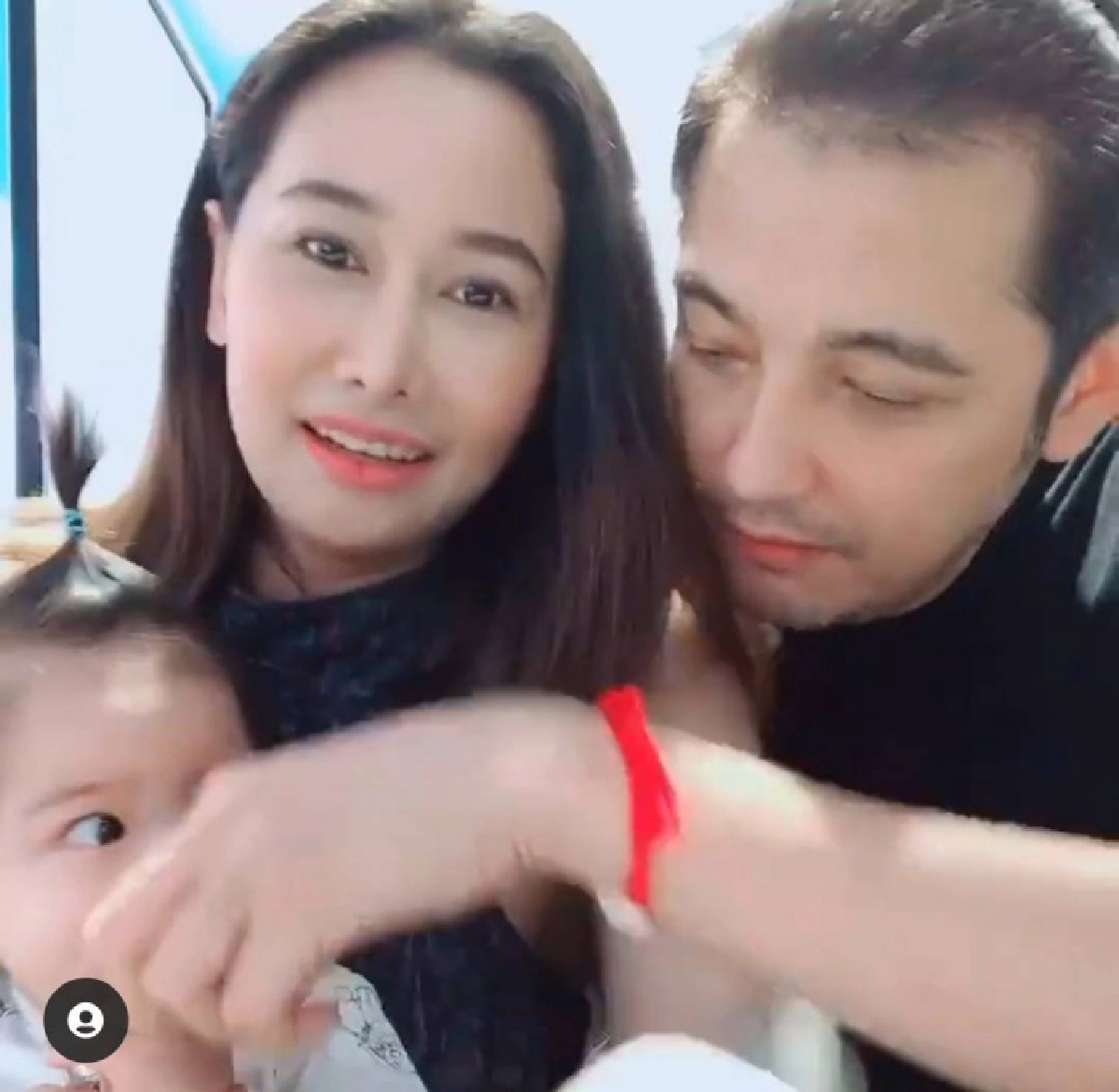 "กุ้งพลอย"  โพสต์ซึ้ง ขอทำหน้าที่แม่บ้างได้ไหม ลั่นดูก็รู้ลูกอยากอยู่กับใคร