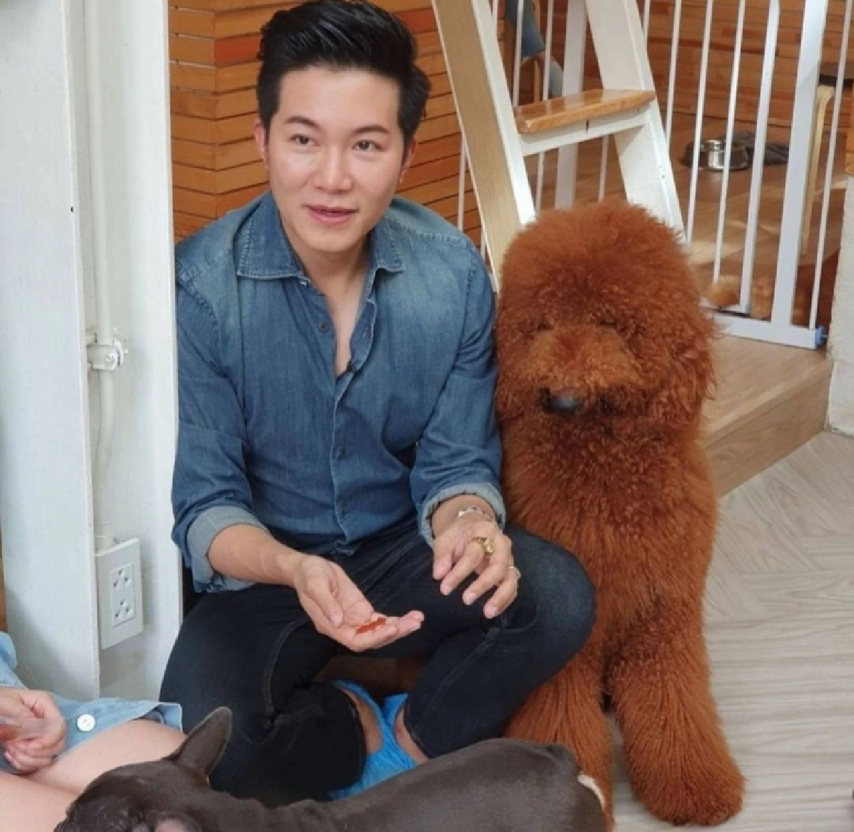 "อั๋น ภูวนาท" ตั้งคำถาม โพสต์ร่ายยาว ทำไมสิทธิขั้นพื้นฐานของเรา ถึงได้ยากเย็น