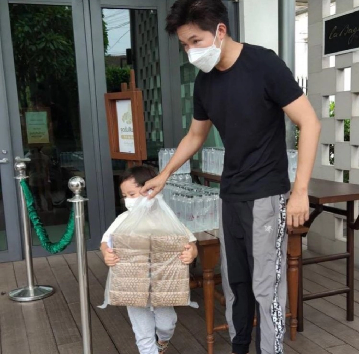 "อั๋น ภูวนาท" ตั้งคำถาม โพสต์ร่ายยาว ทำไมสิทธิขั้นพื้นฐานของเรา ถึงได้ยากเย็น