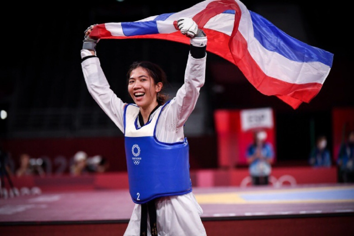 "แอน ทองประสม" – "นุ่น วรนุช" นำทีม คนบันเทิงขอบคุณ "น้องเทนนิส" สร้างรอยยิ้มให้คนไทย