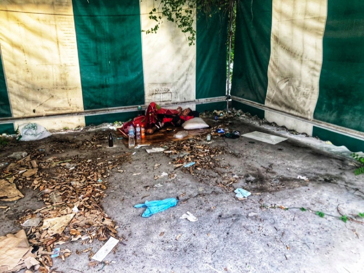 สุดหดหู่ ลุงวัย 54 ติด"โควิด-19" เจ้าของห้องเช่าไล่ออก-บัตร ปชช.หาย ไร้เตียงรักษา