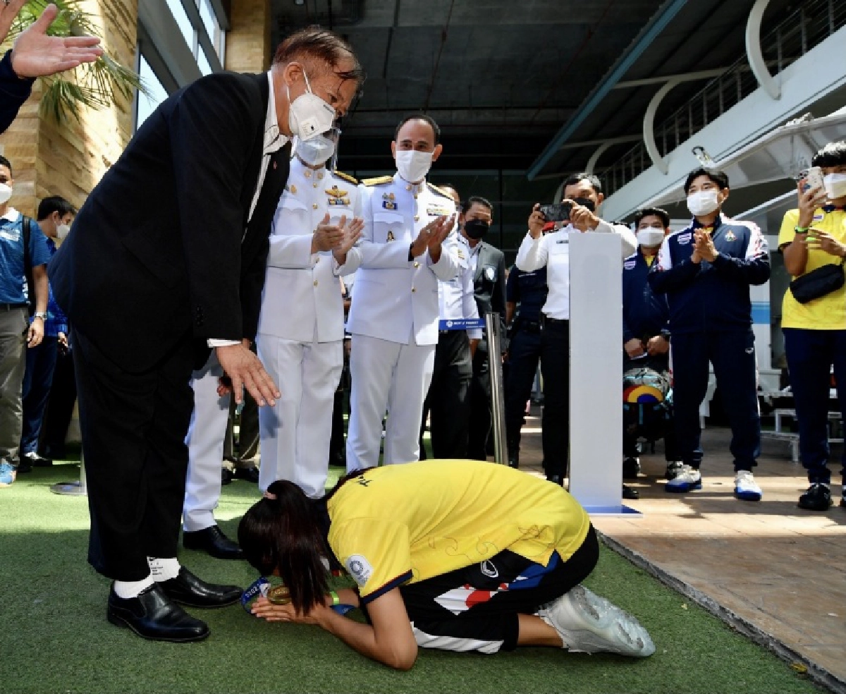 สมเด็จพระเจ้าลูกเธอเจ้าฟ้าสิริวัณณวรีฯประทานช่อดอกไม้"เทนนิส"พาณิภัค