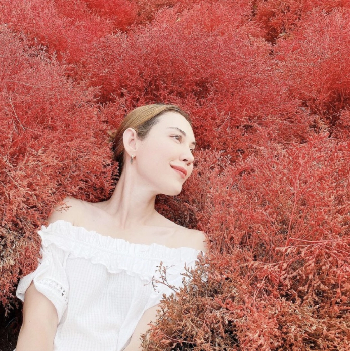 "แมท ภีรนีย์"โพสต์ภาพเที่ยวทิพย์ คอมเมนต์เดือดไฟลุก