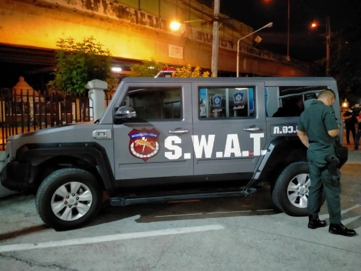 "จับหนุ่ม" เมายาคลั่ง "มีด" ไล่แทงญาติบาดเจ็บ สุดท้ายไมรอดถูกรวบคาบ้าน