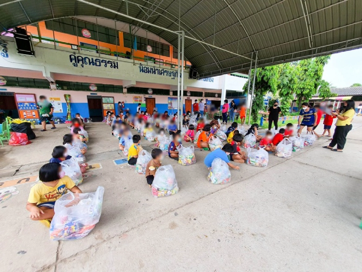 วินาทีที่รอคอย นักเรียนกว่า 50 คนสุดดีใจ ได้กลับสู่อ้อมกอดครอบครัวหลังต้องกักตัว 14วัน