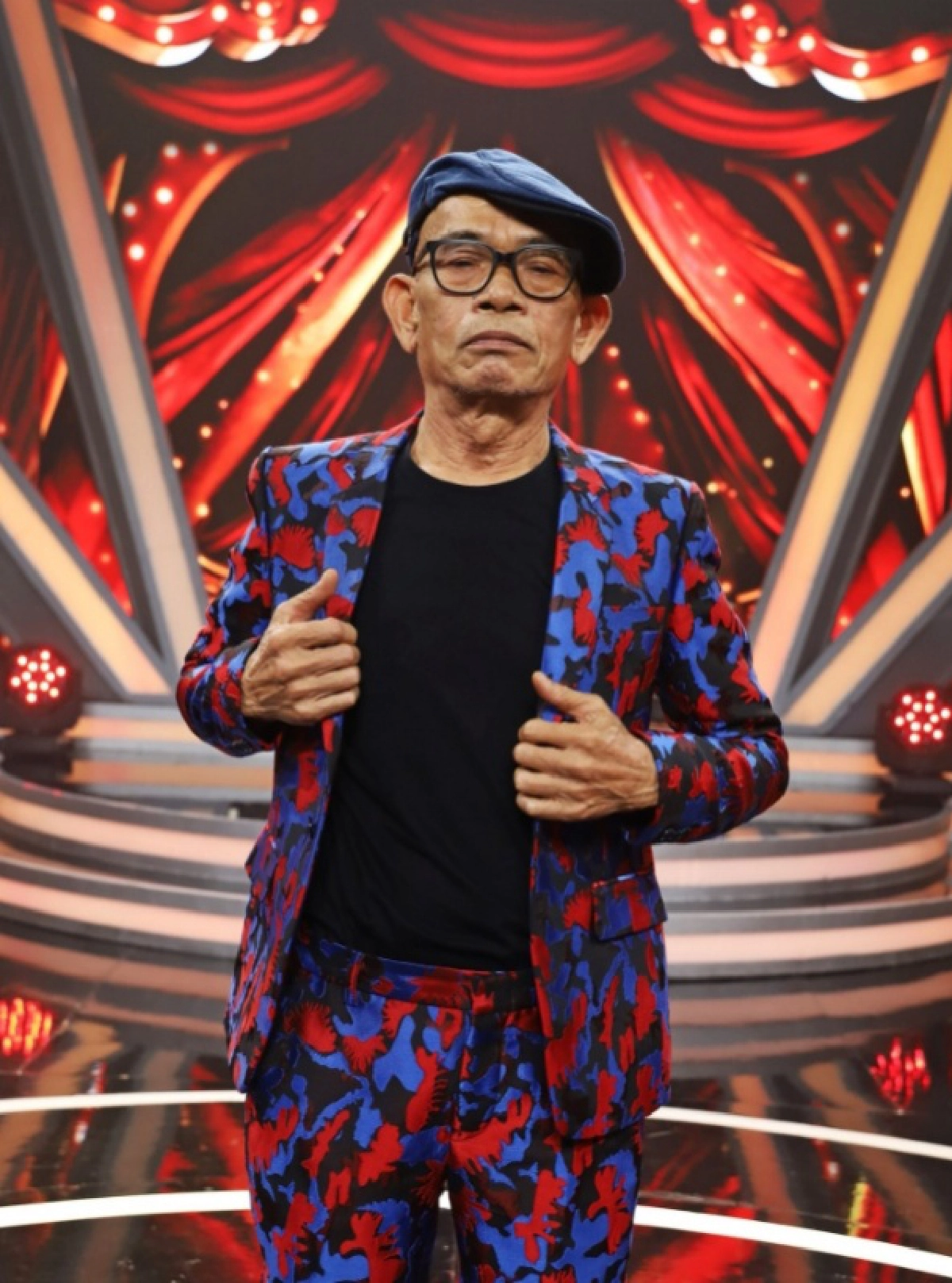 "ป๋าเทพ" โต้ไม่ได้ "หิวแสง" เป็นลอดช่อง ไม่ใช่สลิ่ม ทัวร์ลง แต่ขายขนมเปี๊ยะได้เป็นแสน