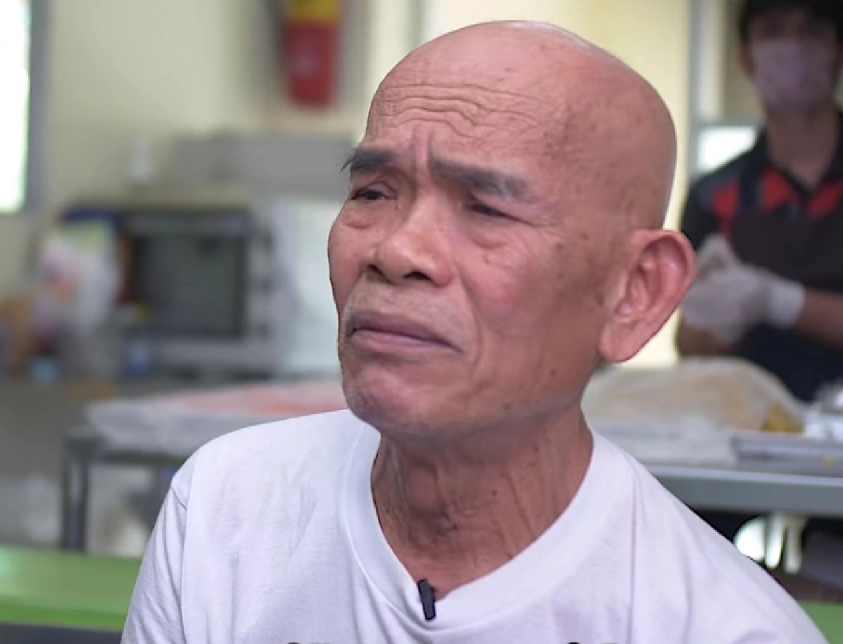 "ป๋าเทพ" โต้ไม่ได้ "หิวแสง" เป็นลอดช่อง ไม่ใช่สลิ่ม ทัวร์ลง แต่ขายขนมเปี๊ยะได้เป็นแสน