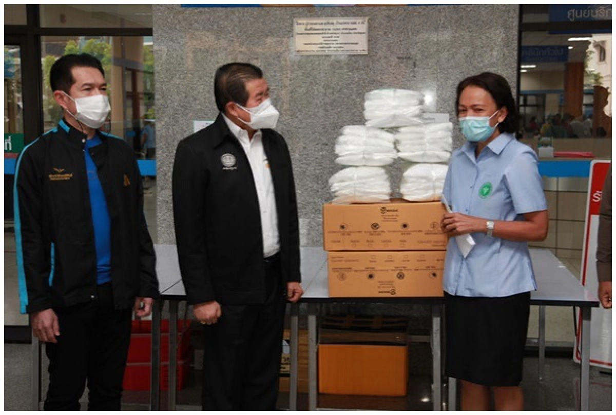 เติมกำลังใจ "รมช.มหาดไทย" เยี่ยมผอ.โรงพยาบาลชุมพรทำงานทุ่มเทสู้โควิด19