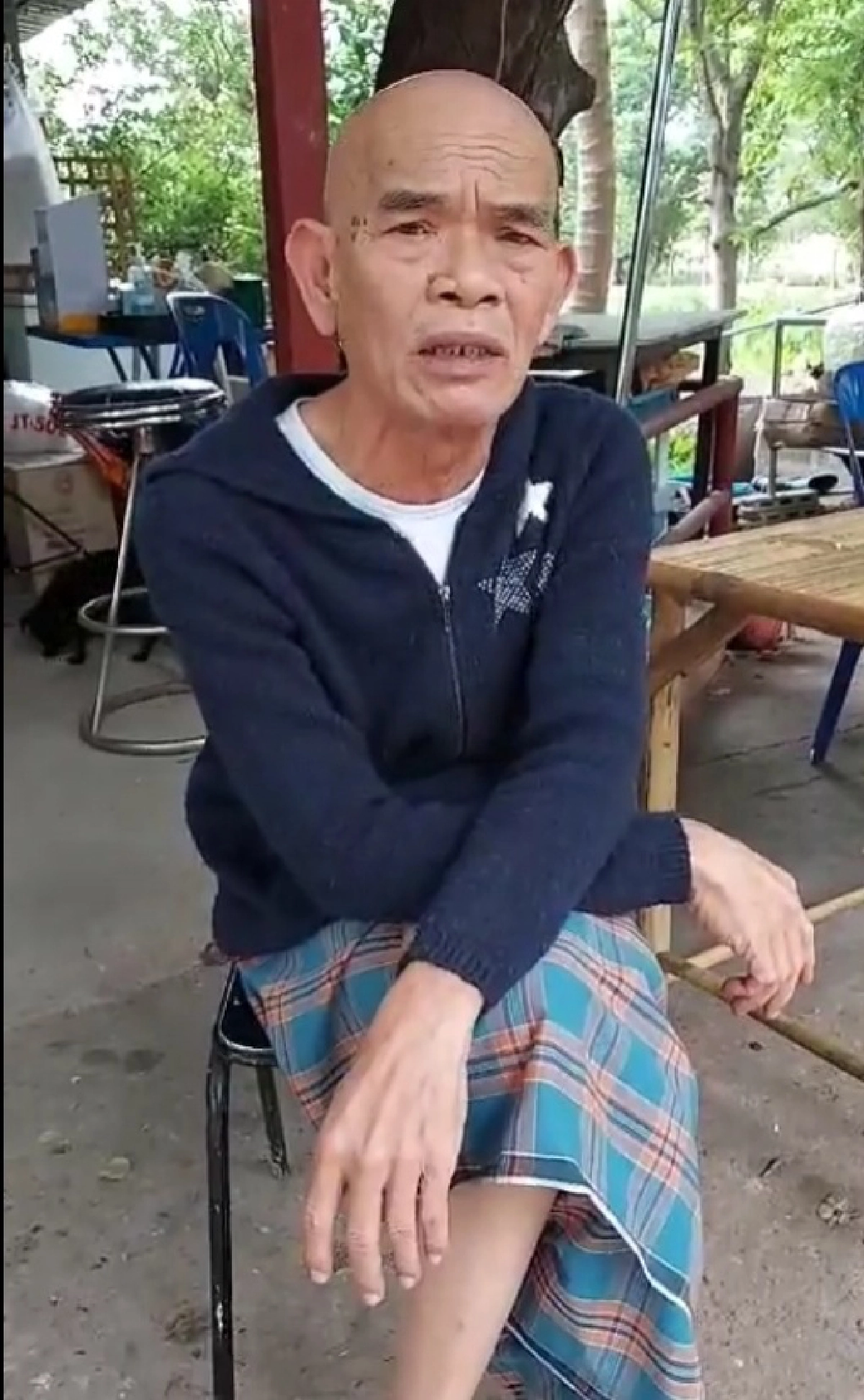 "ป๋าเทพ" โต้ไม่ได้ "หิวแสง" เป็นลอดช่อง ไม่ใช่สลิ่ม ทัวร์ลง แต่ขายขนมเปี๊ยะได้เป็นแสน
