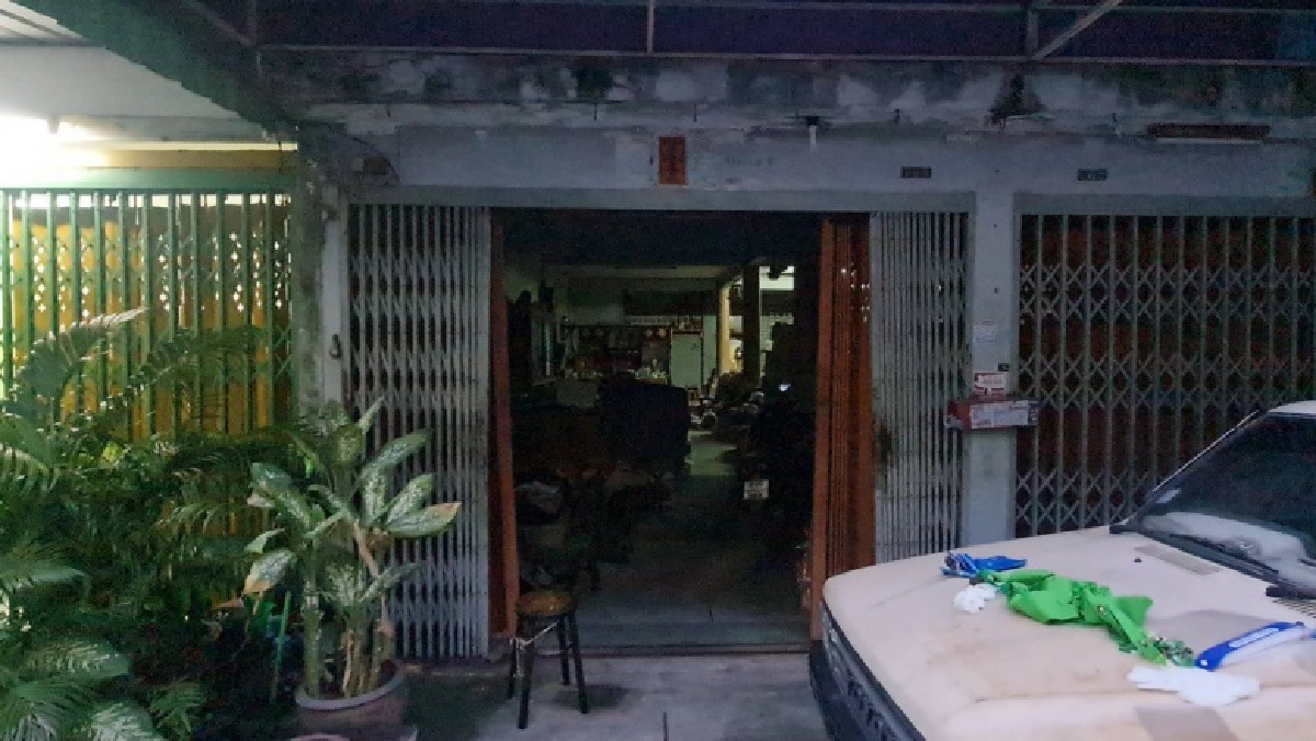 สุดเศร้า หญิงชราวัย 75 ปี "ติดโควิด" นอนเฝ้าศพ "พี่ - น้อง" ติดเชื้อดับคาบ้าน
