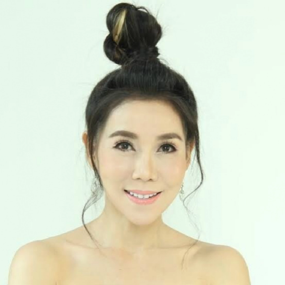 อดีตนางเอกชื่อดัง "ลูกศร ธนาภรณ์" โพสต์ถึงรัฐบาล อ่านแล้วเอ๊ะยังไง ชมหรือประชด 