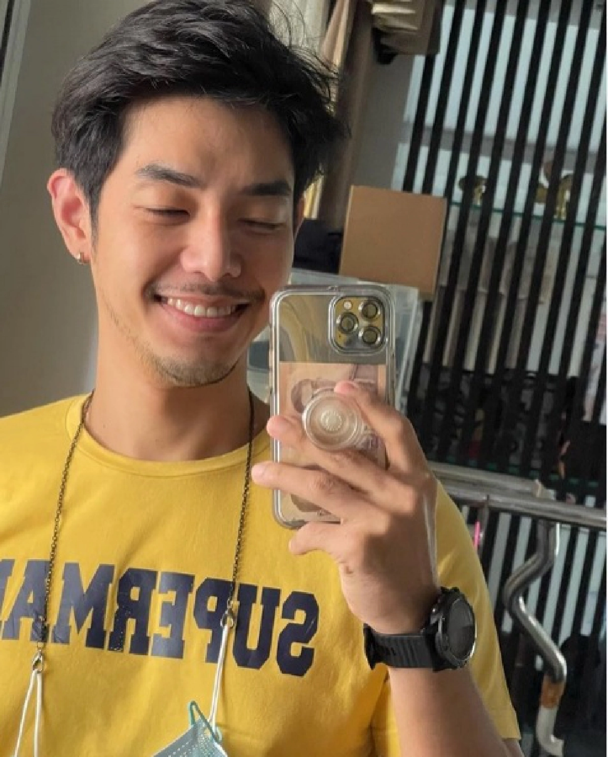 "อาร์ต พศุตม์" ใส่ชุดดำ ไว้ทุกข์ให้ผู้จากไปเพราะ "โควิด"