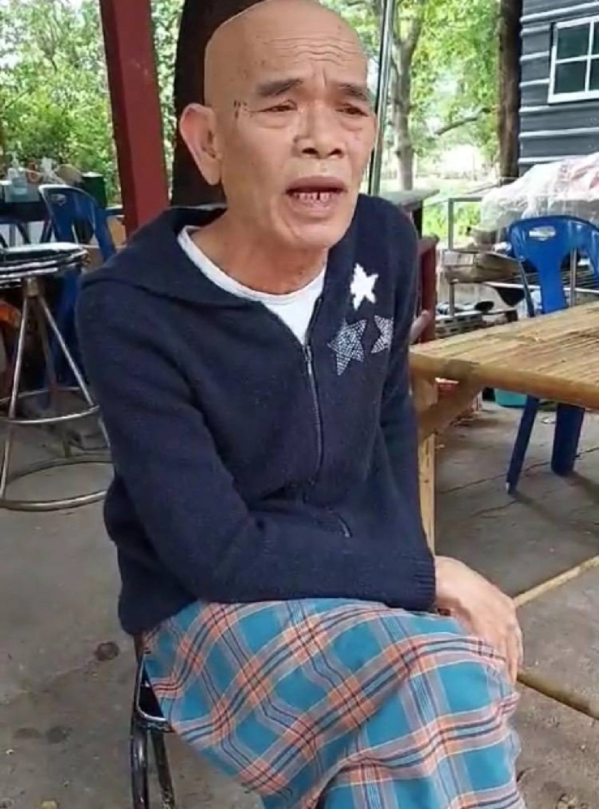 "หมอเหรียญทอง" ขอกราบคารวะ ยก "ป๋าเทพ" เป็นศิลปิน รู้ดี รู้ชั่ว รู้คุณแผ่นดิน  