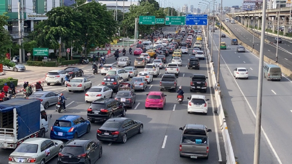 เสียงดังคล้ายระเบิดหลายครั้ง "คาร์ม็อบ" ตร.ยิงแก๊สน้ำตาระงับเหตุ 