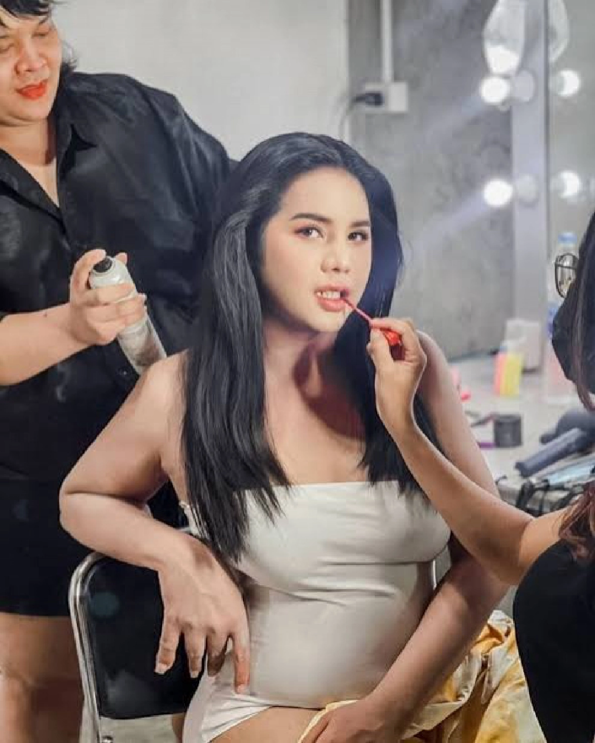 ตายก็ยอม "นารา เครปกะเทย" เจอสั่งให้ลบคลิปบริจาคเตียงโรงพยาบาล ขู่จะตามถึงบ้าน