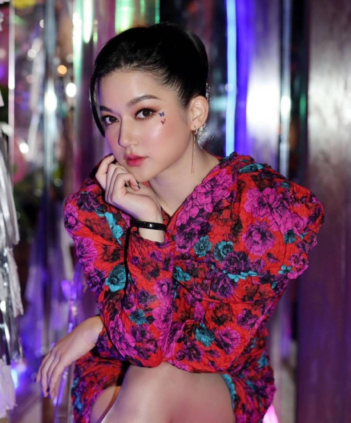 "ชัญญ่า" แจงดราม่าลัดคิวด่านหน้าฉีดไฟเซอร์ ยันไม่ได้อยู่เมืองไทย 