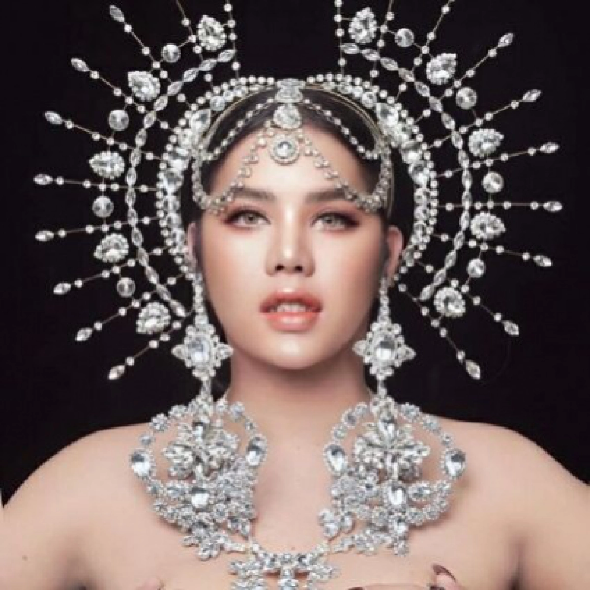 ตายก็ยอม "นารา เครปกะเทย" เจอสั่งให้ลบคลิปบริจาคเตียงโรงพยาบาล ขู่จะตามถึงบ้าน