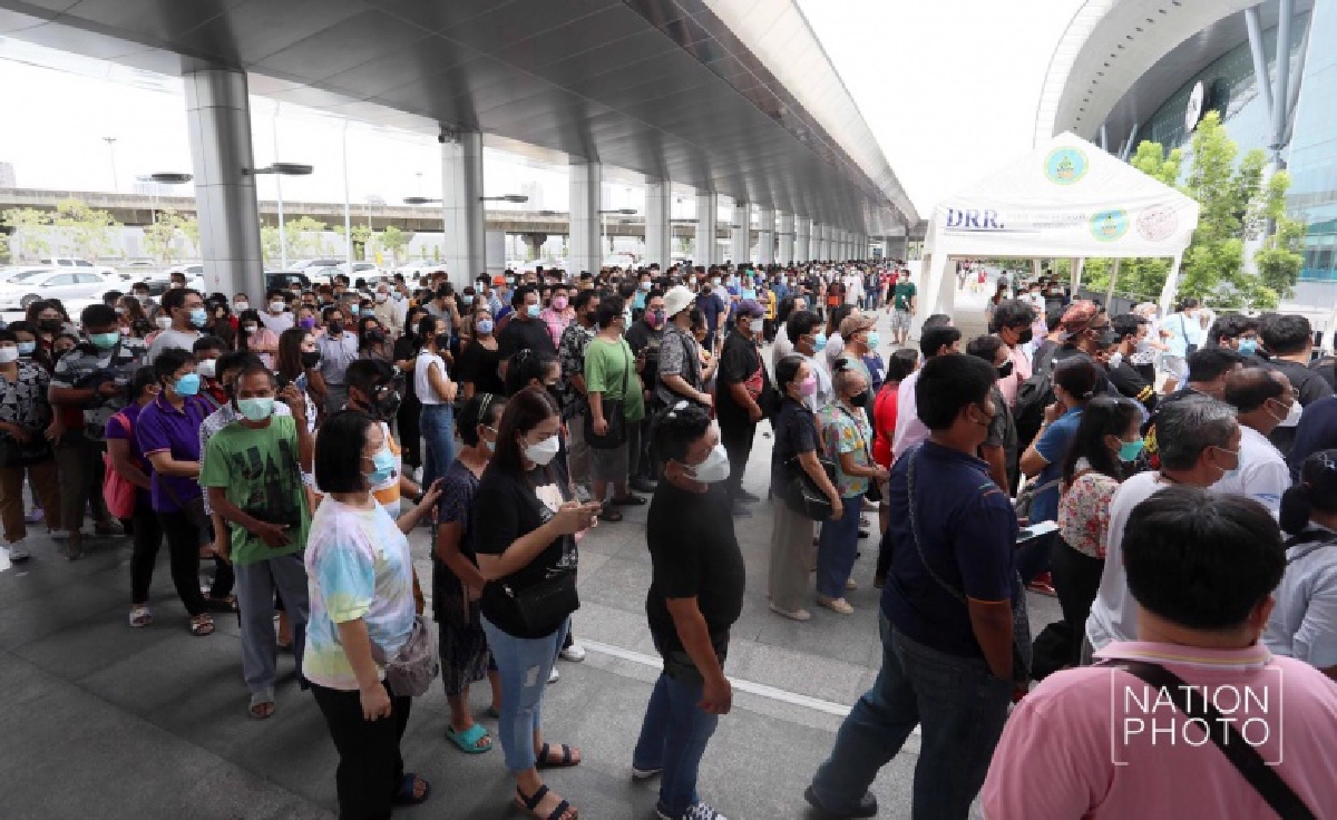 'ประยุทธ์' ชิ่งหนี พิษวัคซีน 'กทม.-ภท.'