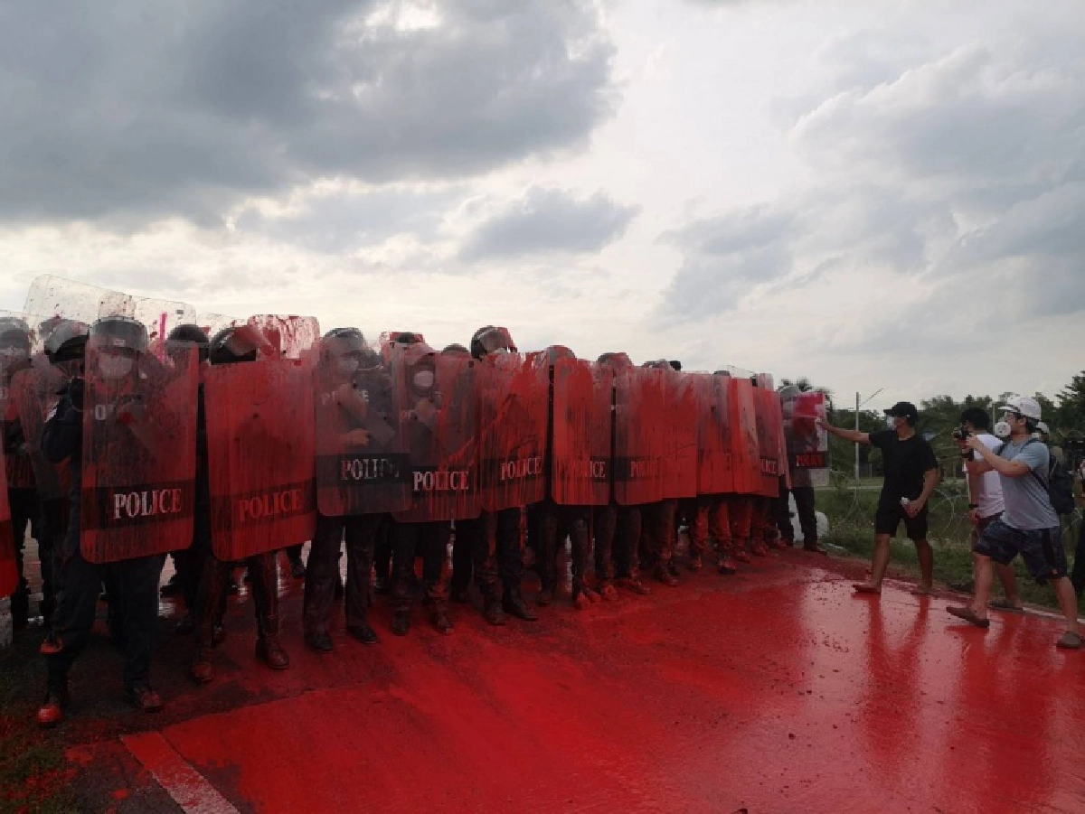 ประมวลภาพ "คาร์ม็อบ" ขับรถบุก ตชด.ภาค1  