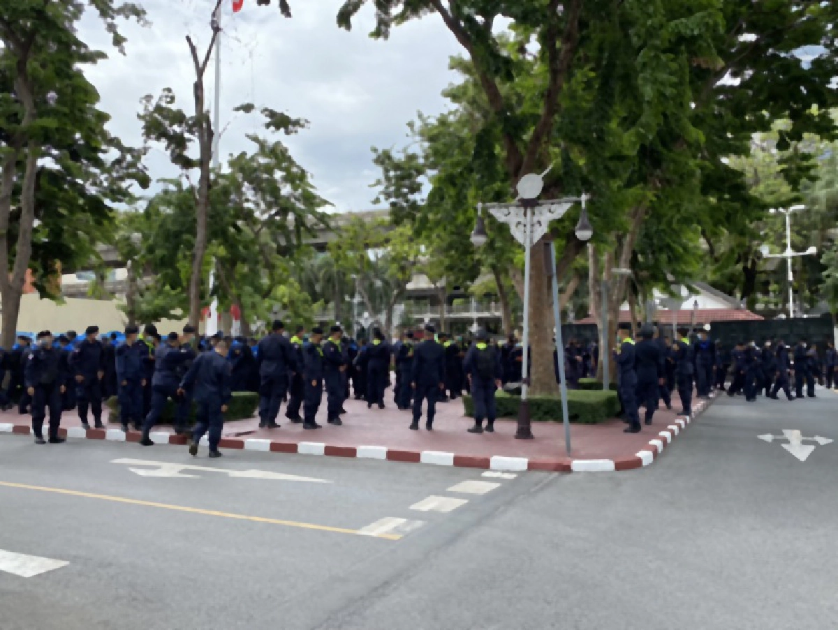 เปิดใจหัวอก "รองสารวัตร" วัย 52 ปี ถูกจัดเวรควบคุมฝูงชนไม่มีเวลาพัก 