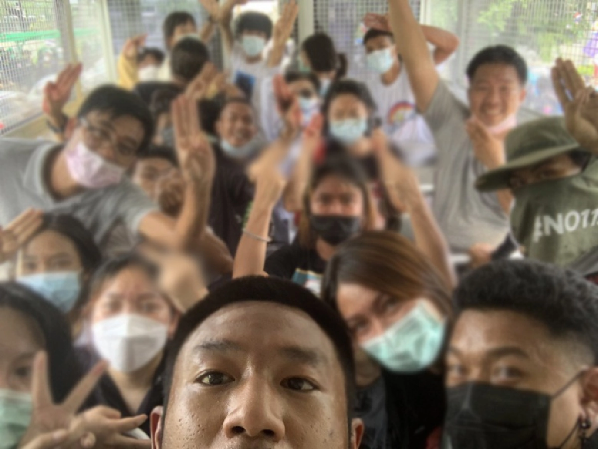  ตร.ทุ่งสองห้อง ฝากขัง "ไผ่ ดาวดิน" กับพวกรวม 31 คน ชุมนุมคาร์ม็อบ 