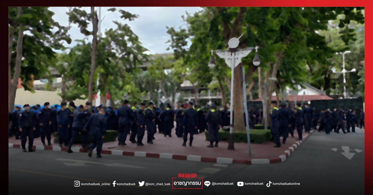 เปิดใจหัวอก "รองสารวัตร" วัย 52 ปี ถูกจัดเวรควบคุมฝูงชนไม่มีเวลาพัก เปิดใจหัวอก "รองสารวัตร" วัย 52 ปี ถูกจัดเวรควบคุมฝูงชนไม่มีเวลาพัก