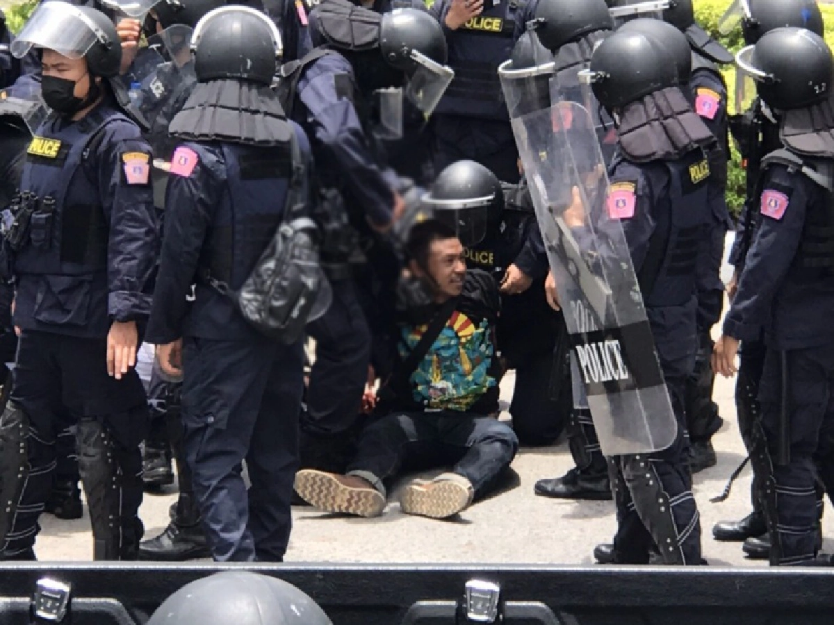  ตร.ทุ่งสองห้อง ฝากขัง "ไผ่ ดาวดิน" กับพวกรวม 31 คน ชุมนุมคาร์ม็อบ 