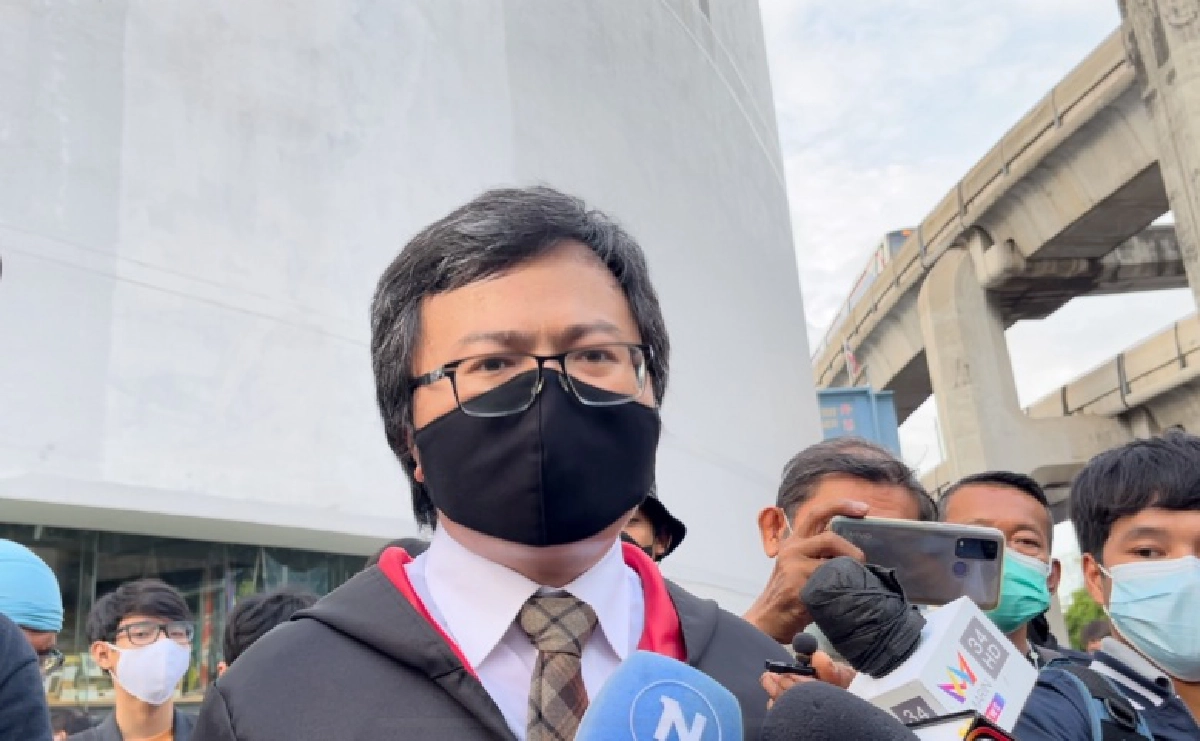 "ทนายอานนท์" ขึ้นปราศรัยหอศิลปฯ ครบรอบ 1 ปี ชุมนุมแฮร์รี่ 