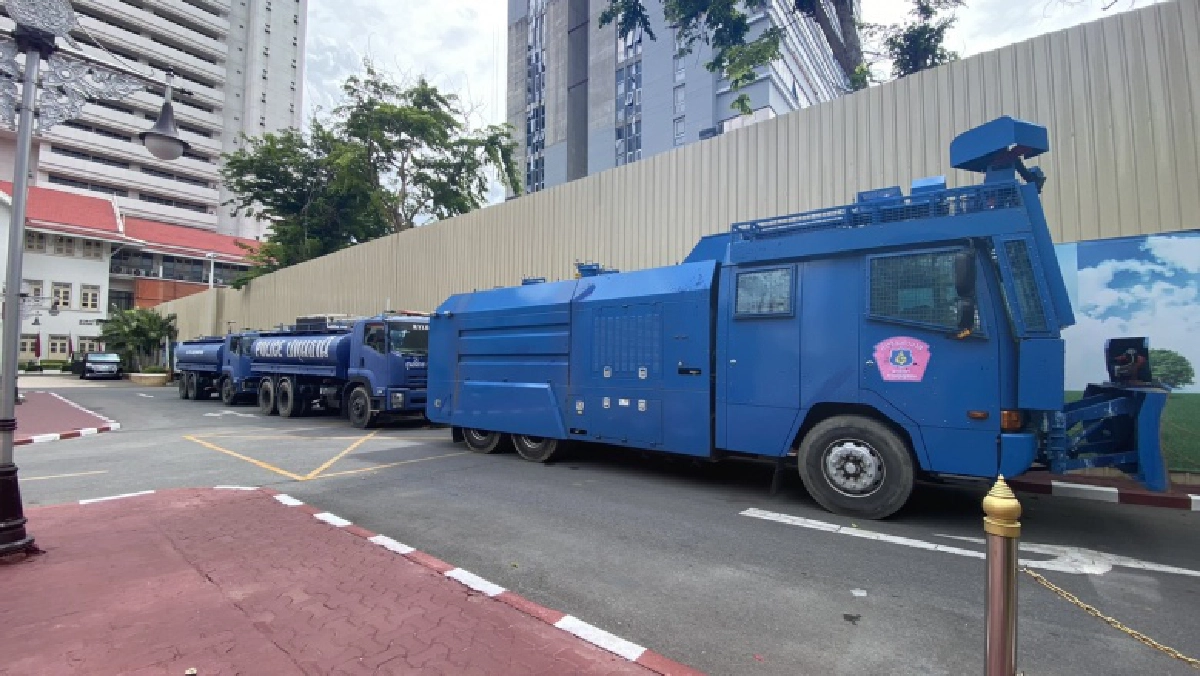 "ทนายอานนท์" ขึ้นปราศรัยหอศิลปฯ ครบรอบ 1 ปี ชุมนุมแฮร์รี่ 