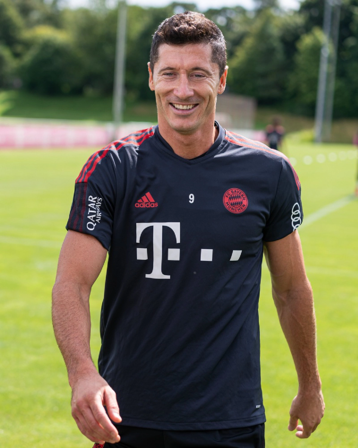 เลื่อนเกม เดเอฟเบฯ "เสื้อใต้" หลังคู่แข่งติดเชื้อโควิด-19 
