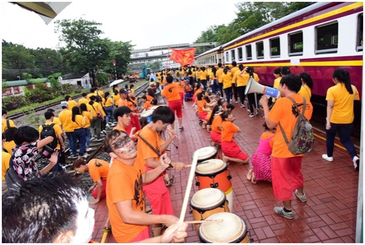 ไม่อยากให้น้องเครียด "พี่เอ้ สุชัชวีร์" กระชากลุคดิสรัปเตอร์เมืองไทย
