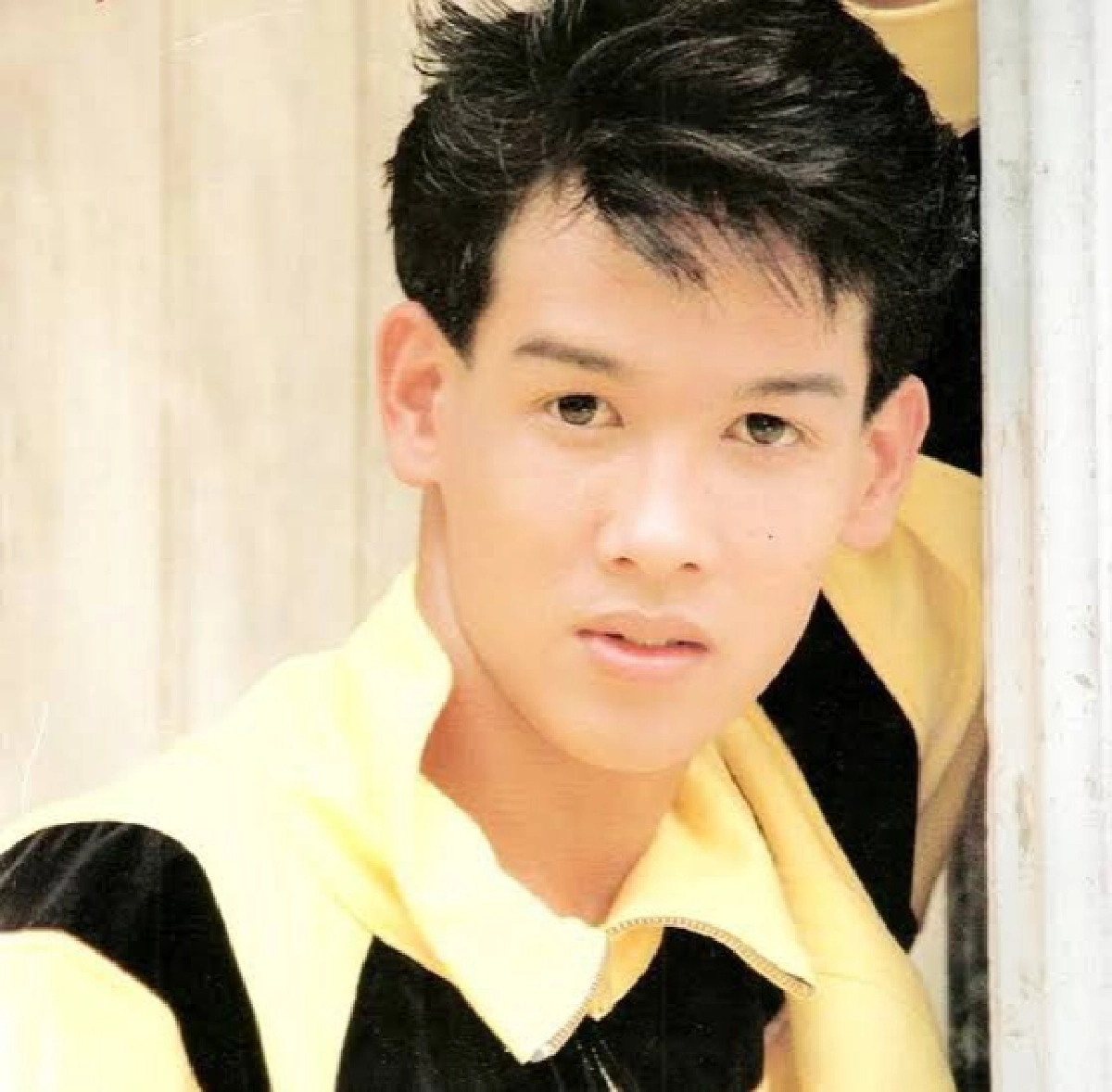 อดีตนักร้องดังรุ่นใหญ่ "หนุ่มเสก" โพสต์ขอรวมพลังปกป้องพระบรมมหาราชวัง 