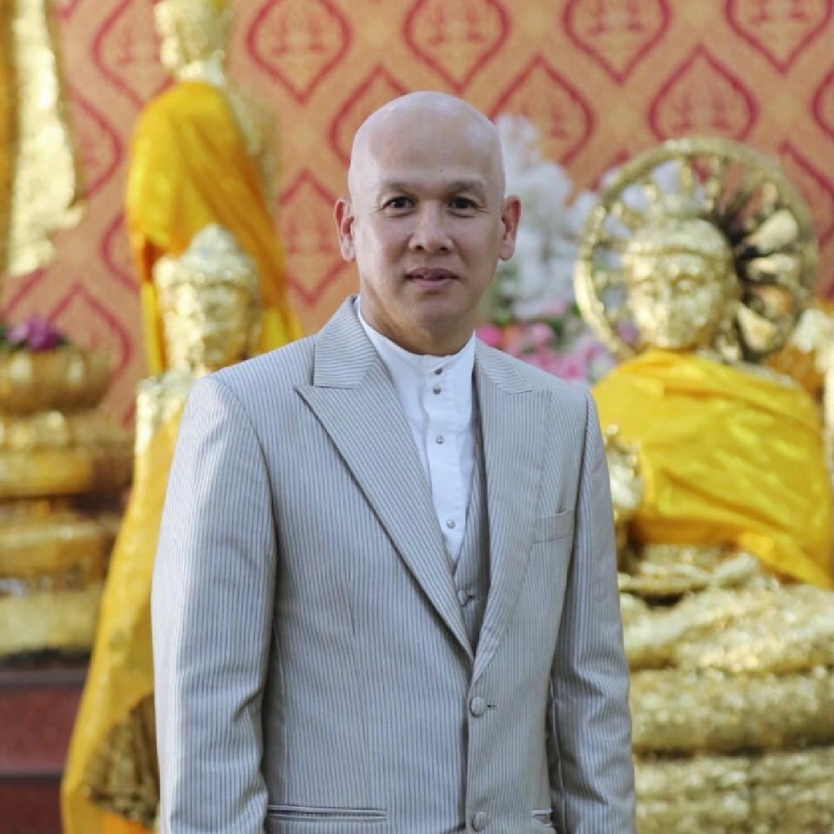 อดีตนักร้องดังรุ่นใหญ่ "หนุ่มเสก" โพสต์ขอรวมพลังปกป้องพระบรมมหาราชวัง 