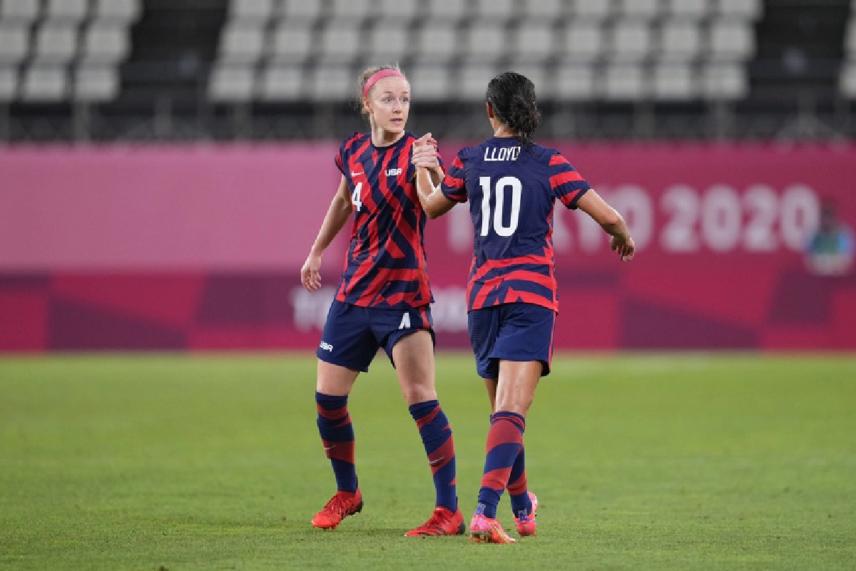 "บอลหญิงสหรัฐฯ" กู้หน้าเฉือน "สาวซอกเกอร์รูส์" คว้าที่ 3 