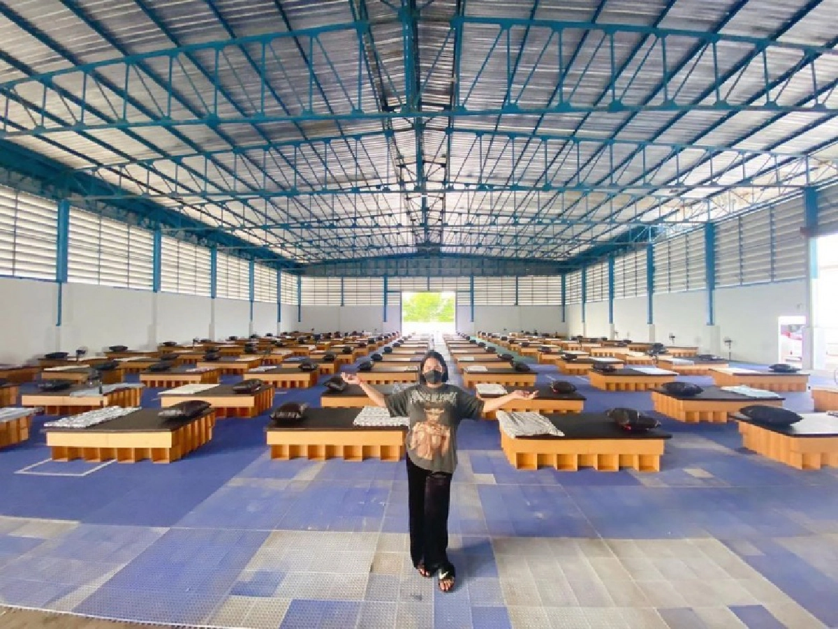  "นารา เครปกะเทย" สร้างโรงพยาบาลสนาม แต่โดนปาดเครดิต "เอาหน้ากันให้พอนะเดี๋ยวตายไปก็เอาไปไม่ได้"