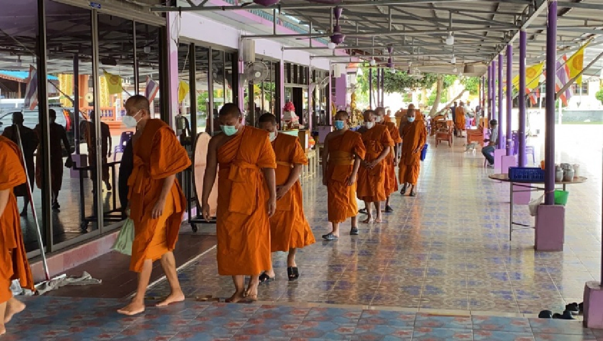 "วัดบางม่วง" ทำบุญใหญ่ให้ผู้เสียชีวิตจาก "โควิด-19" ผงะอัฐิเต็มโลง ญาติไม่สะดวกรับกลับ