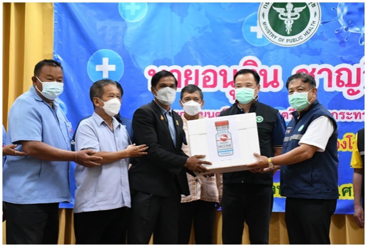 "อนุทิน"ยกทีมผู้บริหารสธ.ลุยเมืองปากน้ำโพมอบวัคซีนโควิดเร่งฉีดอสม.